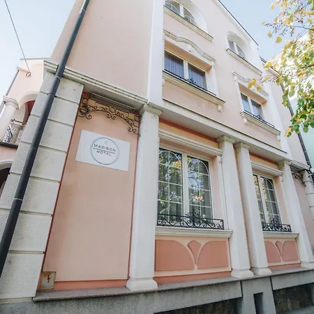 Madison 4* كراغوييفاك